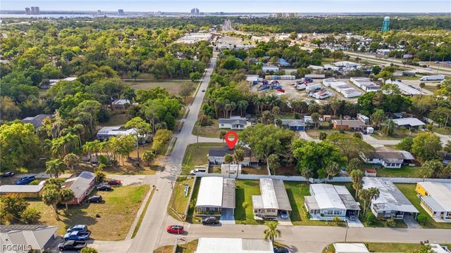 1870 Queen CT, North Fort Myers, FL 33917