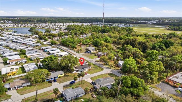 1870 Queen CT, North Fort Myers, FL 33917