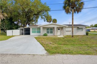 1870 Queen CT, North Fort Myers, FL 33917