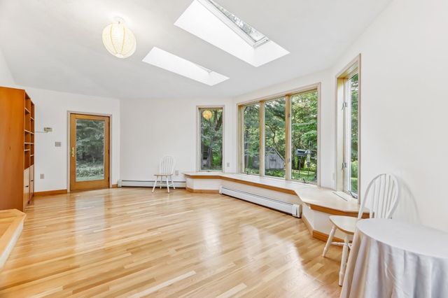 36 Boeske Ave, Maynard, MA 01754