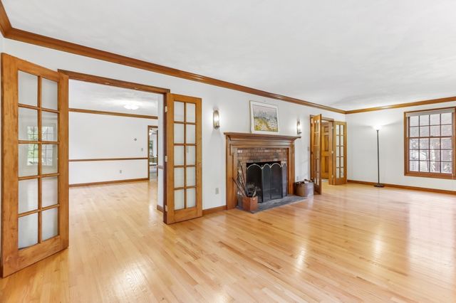 36 Boeske Ave, Maynard, MA 01754