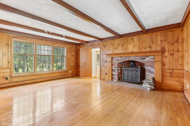 36 Boeske Ave, Maynard, MA 01754