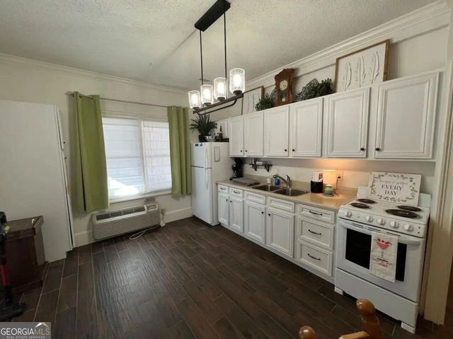 490 N Pine Hill Road, Griffin, GA 30223