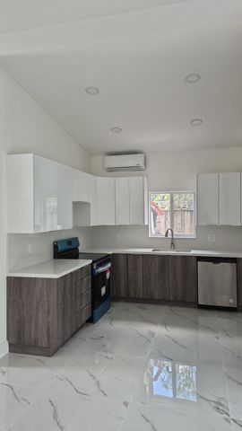 111 NE 45 Street, Oakland Park, FL 33334