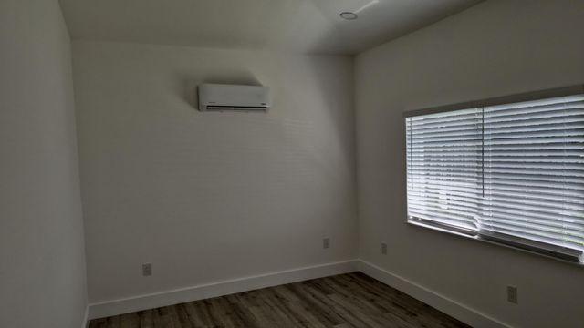 111 NE 45 Street, Oakland Park, FL 33334