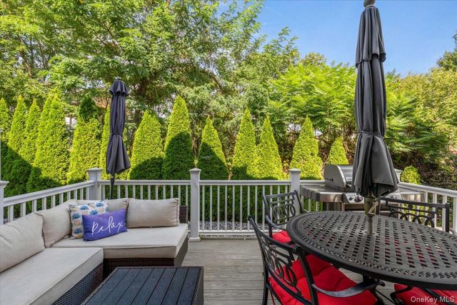 30 Hidden Ridge Court, Scarsdale, NY 10583
