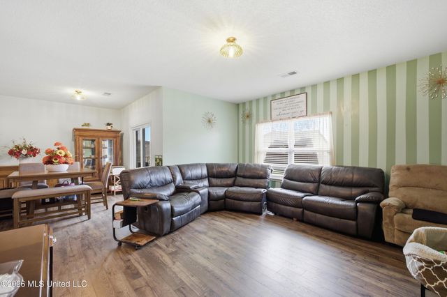 28 Twin Lakes Drive, Byhalia, MS 38611