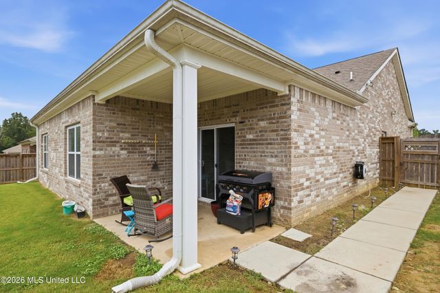 28 Twin Lakes Drive, Byhalia, MS 38611