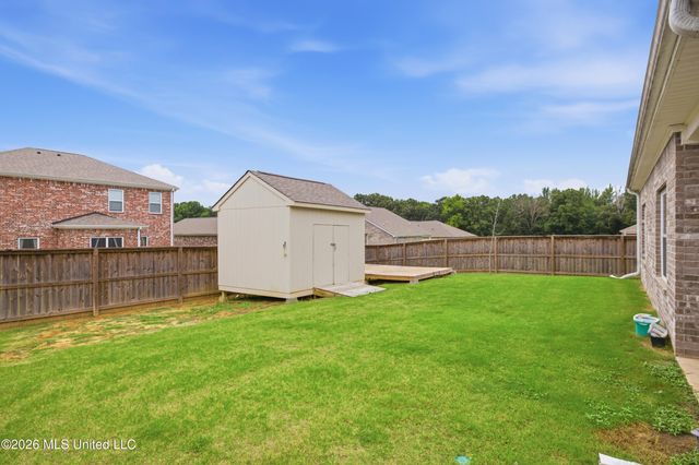 28 Twin Lakes Drive, Byhalia, MS 38611