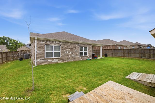 28 Twin Lakes Drive, Byhalia, MS 38611