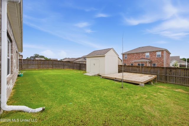 28 Twin Lakes Drive, Byhalia, MS 38611
