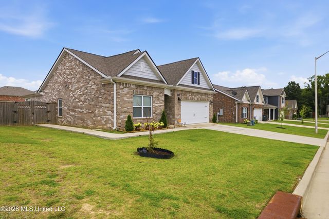 28 Twin Lakes Drive, Byhalia, MS 38611