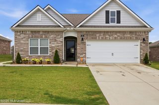 28 Twin Lakes Drive, Byhalia, MS 38611