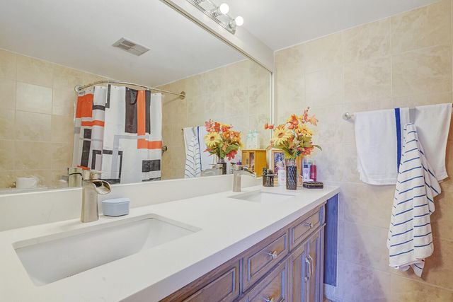 5830 NW 64th Avenue 310, Tamarac, FL 33319