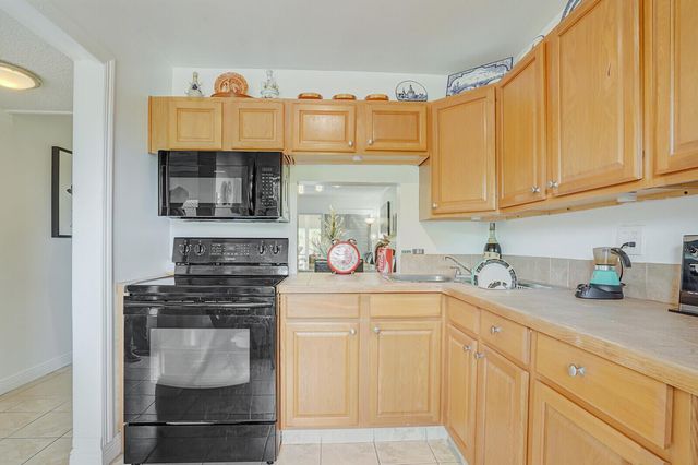 5830 NW 64th Avenue 310, Tamarac, FL 33319