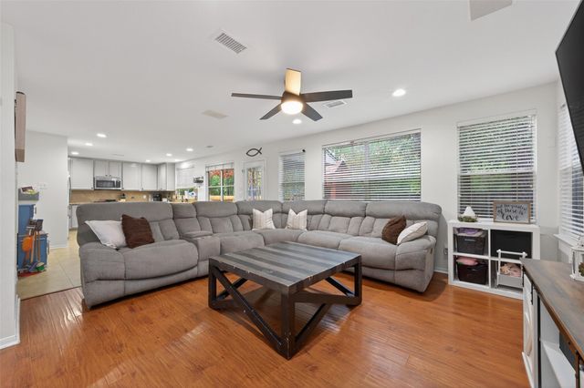 42 W Gaslight Place, The Woodlands, TX 77382