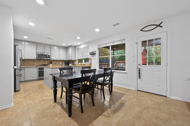 42 W Gaslight Place, The Woodlands, TX 77382