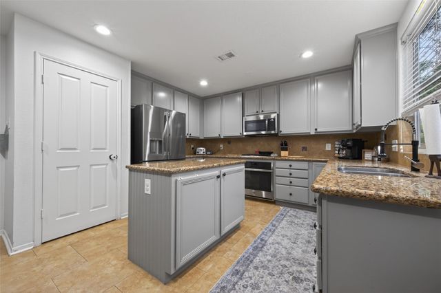 42 W Gaslight Place, The Woodlands, TX 77382