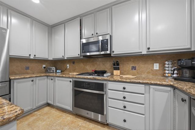 42 W Gaslight Place, The Woodlands, TX 77382