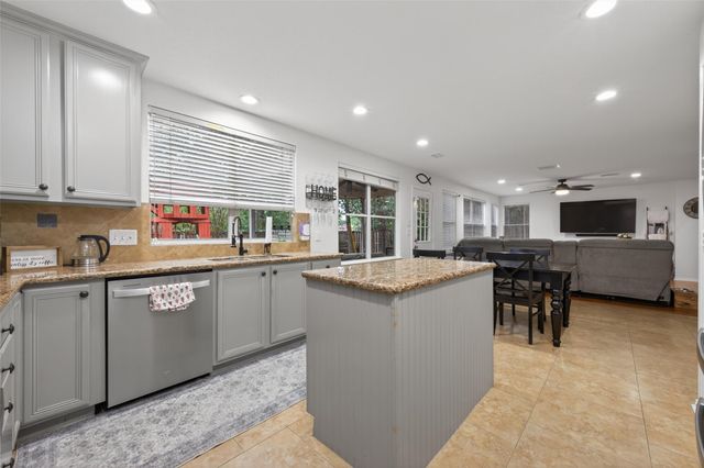 42 W Gaslight Place, The Woodlands, TX 77382