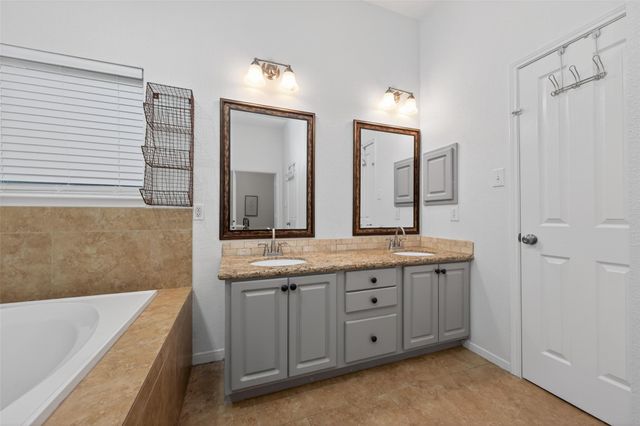 42 W Gaslight Place, The Woodlands, TX 77382