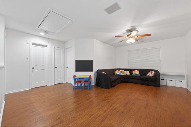 42 W Gaslight Place, The Woodlands, TX 77382