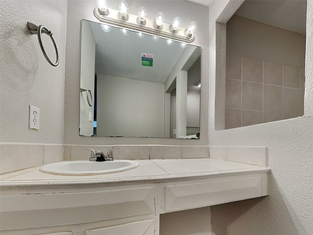 829 Via Valencia, Mesquite, TX 75150