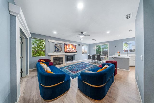 8809 Coral Berry Way, Elk Grove, CA 95624