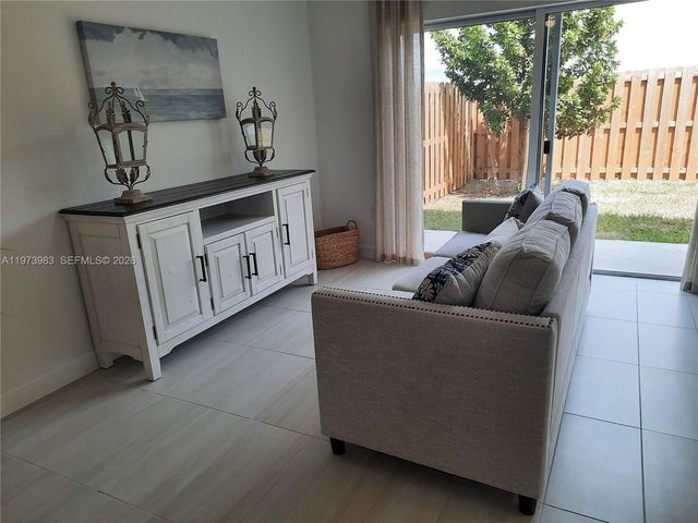 445 NW 12th Ave, Florida City, FL 33034