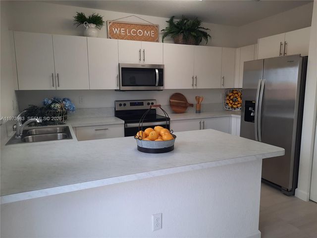 445 NW 12th Ave, Florida City, FL 33034