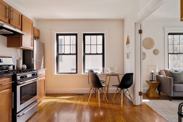 10 Washington Ave. 2, Waltham, MA 02453