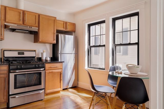 10 Washington Ave. 2, Waltham, MA 02453