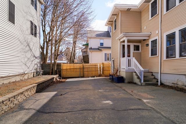 10 Washington Ave. 2, Waltham, MA 02453