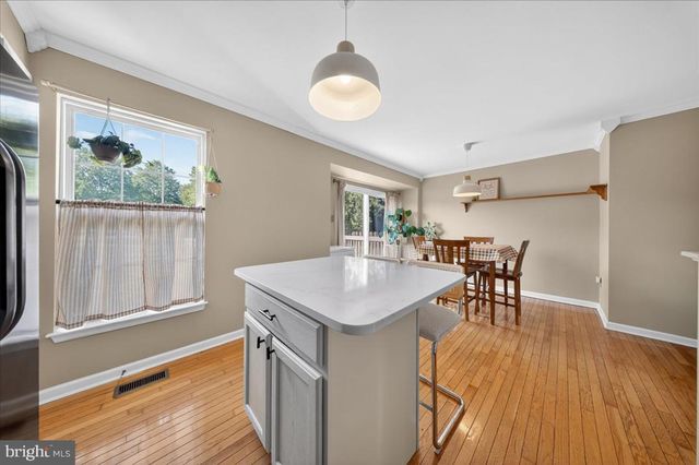 111 W NEWTOWN PL, Newark, DE 19702