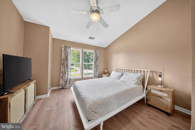 111 W NEWTOWN PL, Newark, DE 19702