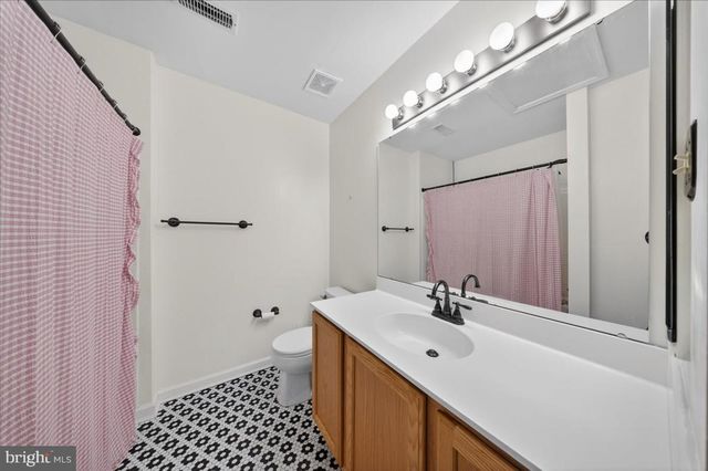 111 W NEWTOWN PL, Newark, DE 19702