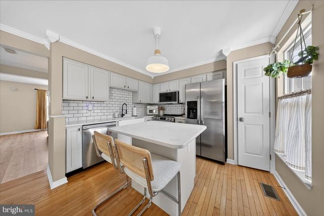111 W NEWTOWN PL, Newark, DE 19702