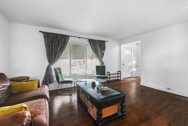 814 Norfolk Avenue, Westchester, IL 60154