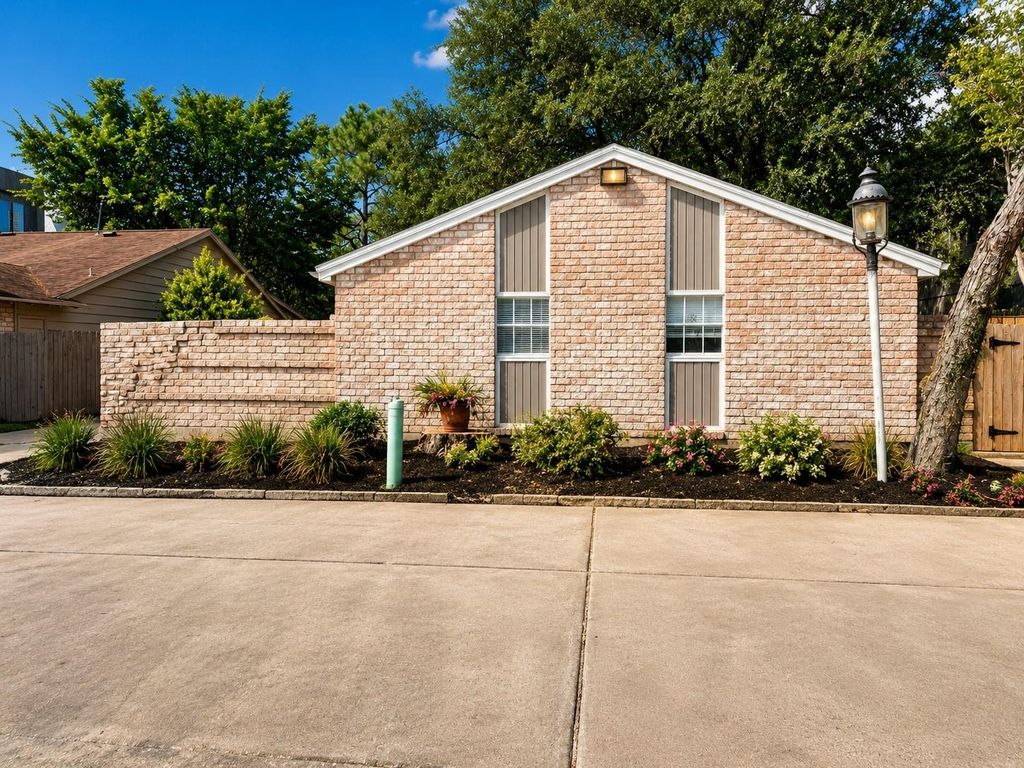 5810 Fairdale Lane, Houston, TX 77057