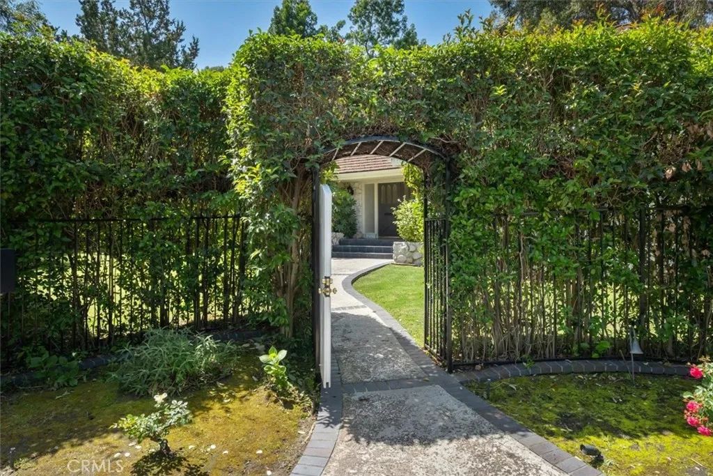 3969 Longridge, Studio City, CA 91604