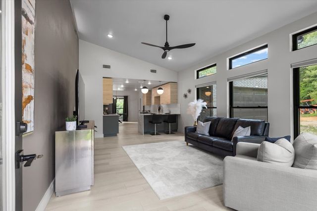 215 Brookside Drive, Hideaway, TX 75771