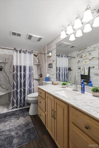 10053 Sakura Drive, St Louis, MO 63128