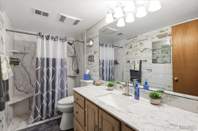 10053 Sakura Drive, St Louis, MO 63128