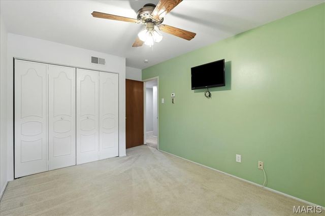 10053 Sakura Drive, St Louis, MO 63128