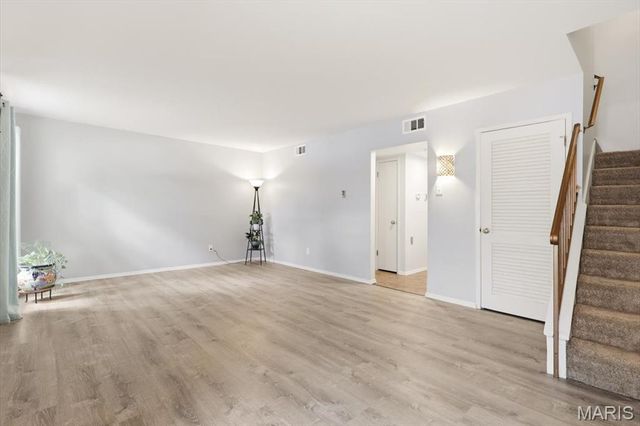 10053 Sakura Drive, St Louis, MO 63128