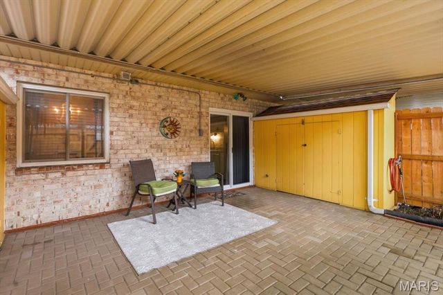 10053 Sakura Drive, St Louis, MO 63128