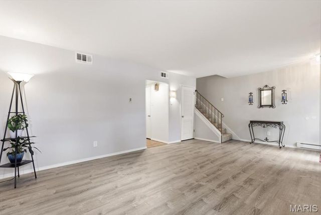 10053 Sakura Drive, St Louis, MO 63128