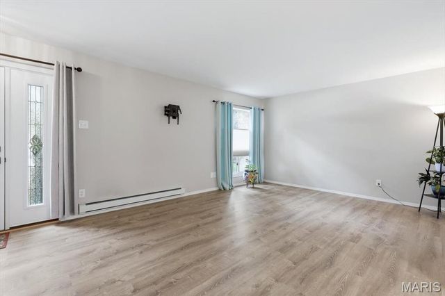 10053 Sakura Drive, St Louis, MO 63128