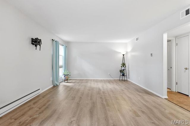 10053 Sakura Drive, St Louis, MO 63128