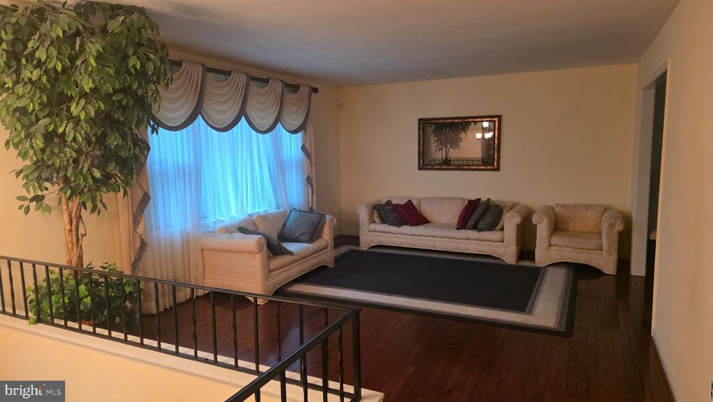 8744 VALLEY DR, Waldorf, MD 20603